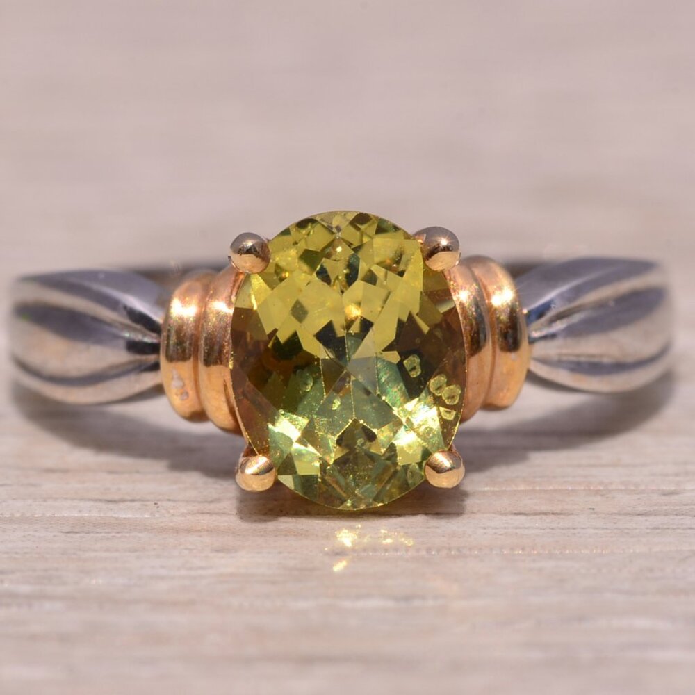 Peridot Ring in Yellow and White Gold - Picture 1 of 11